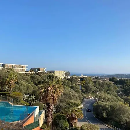 Апартаменты Petit Coin De Bonheur- Piscine Борм-ле-Мимоза